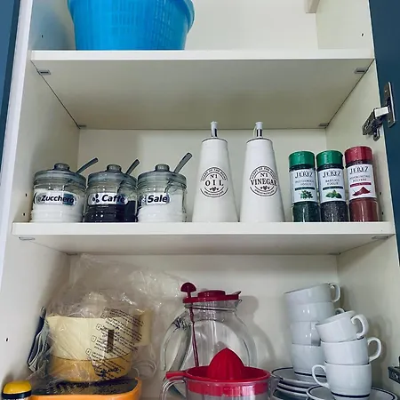 H O L Y House Bed & Breakfast